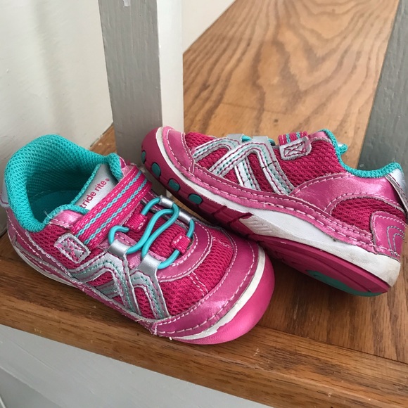SOLD 🌸 {6, Stride Rite} Velcro early walker shoes - Picture 4 of 6